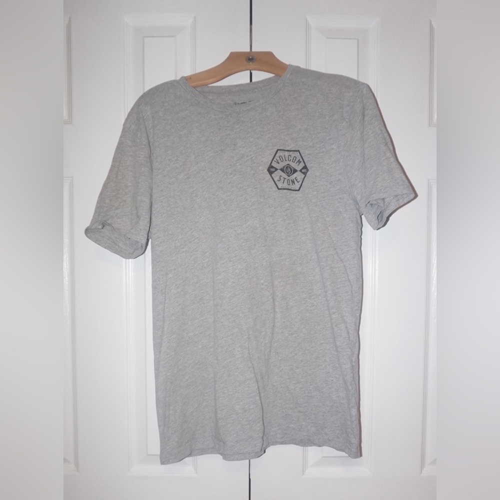 Volcom t-shirt. size US large
